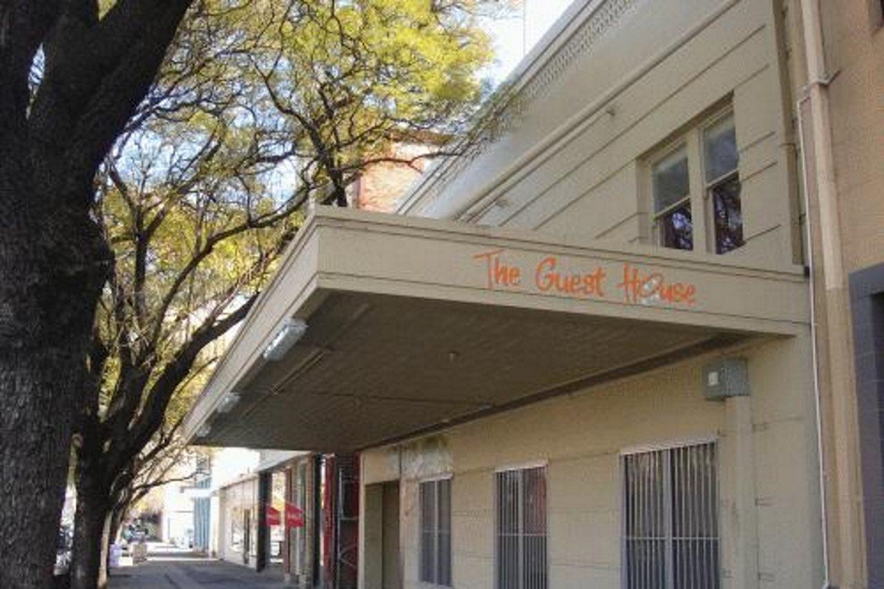 The Guest House أدليد المظهر الخارجي الصورة